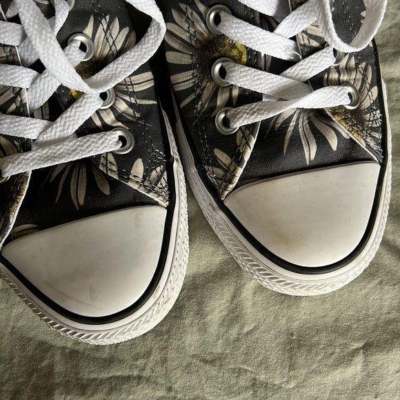 Flower converse - Picture 2 of 4